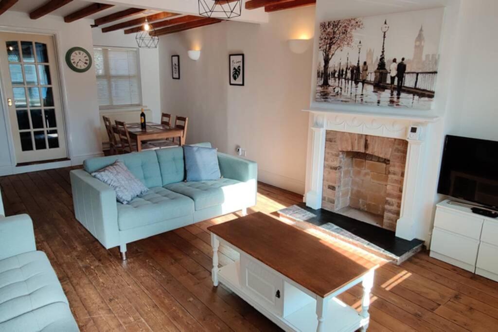 Bank House * Lutterworth